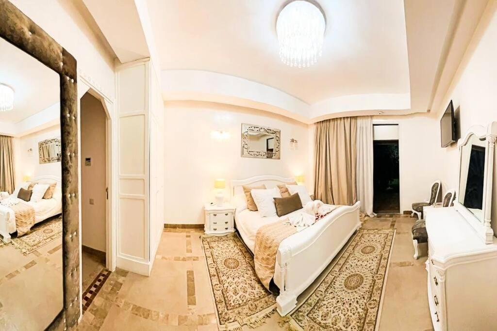 Waky Club Large Luxury Villa Marrakesh Bagian luar foto