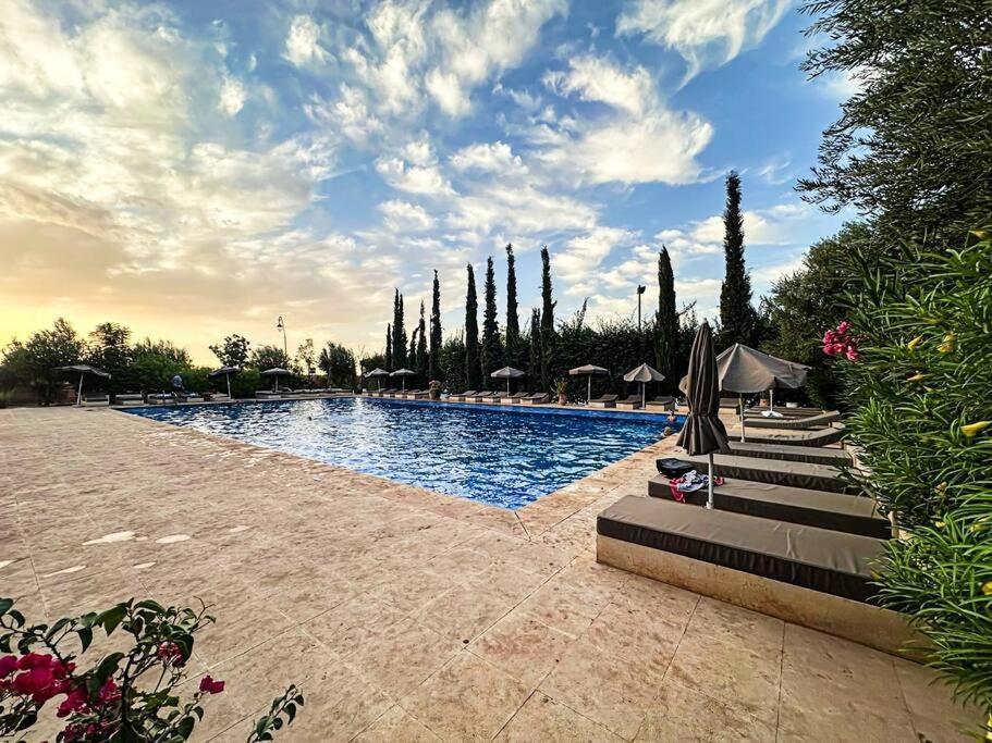 Waky Club Large Luxury Villa Marrakesh Bagian luar foto